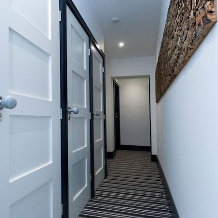 Bootique House - Luxury Group Accommodation In เวคฟิลด์ ภายนอก รูปภาพ