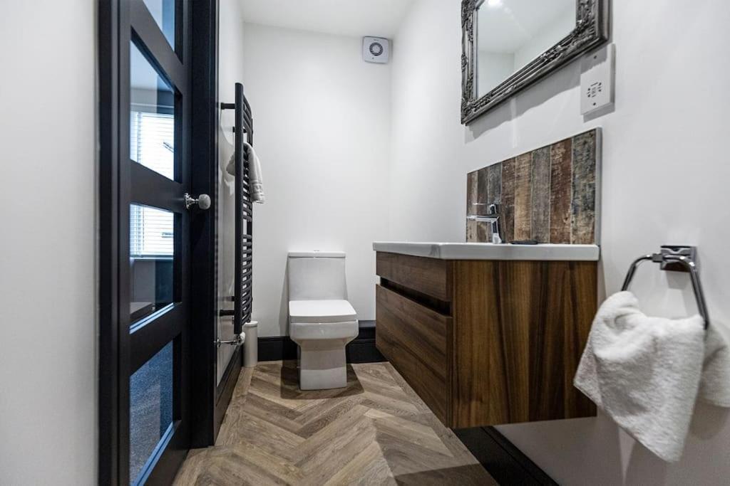 Bootique House - Luxury Group Accommodation In เวคฟิลด์ ภายนอก รูปภาพ