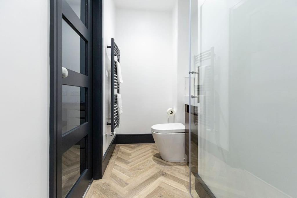 Bootique House - Luxury Group Accommodation In เวคฟิลด์ ภายนอก รูปภาพ